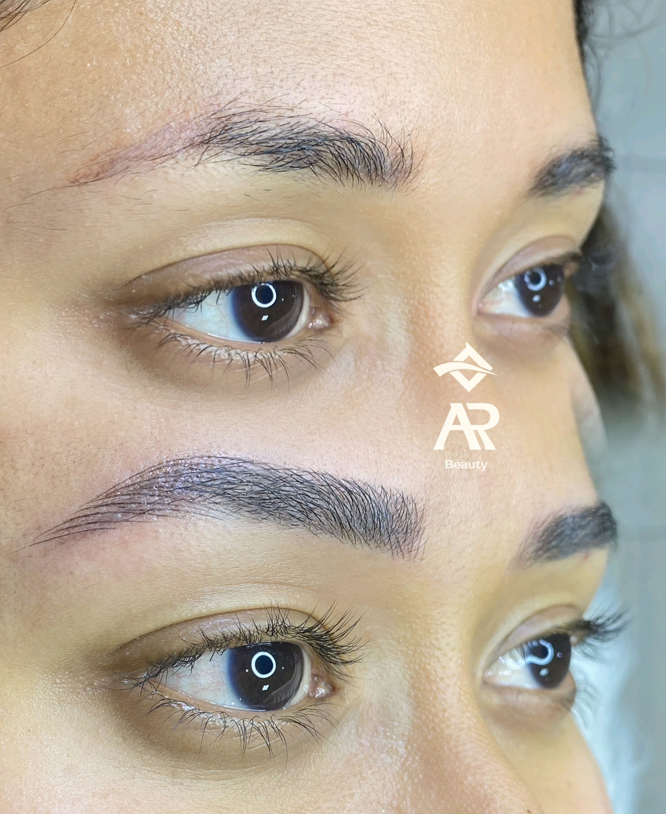 Sobrancelha com técnica de micropigmentação natural